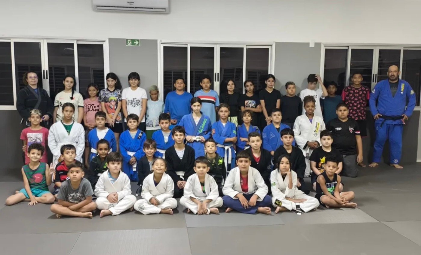 Crianças e adolescentes do projeto social